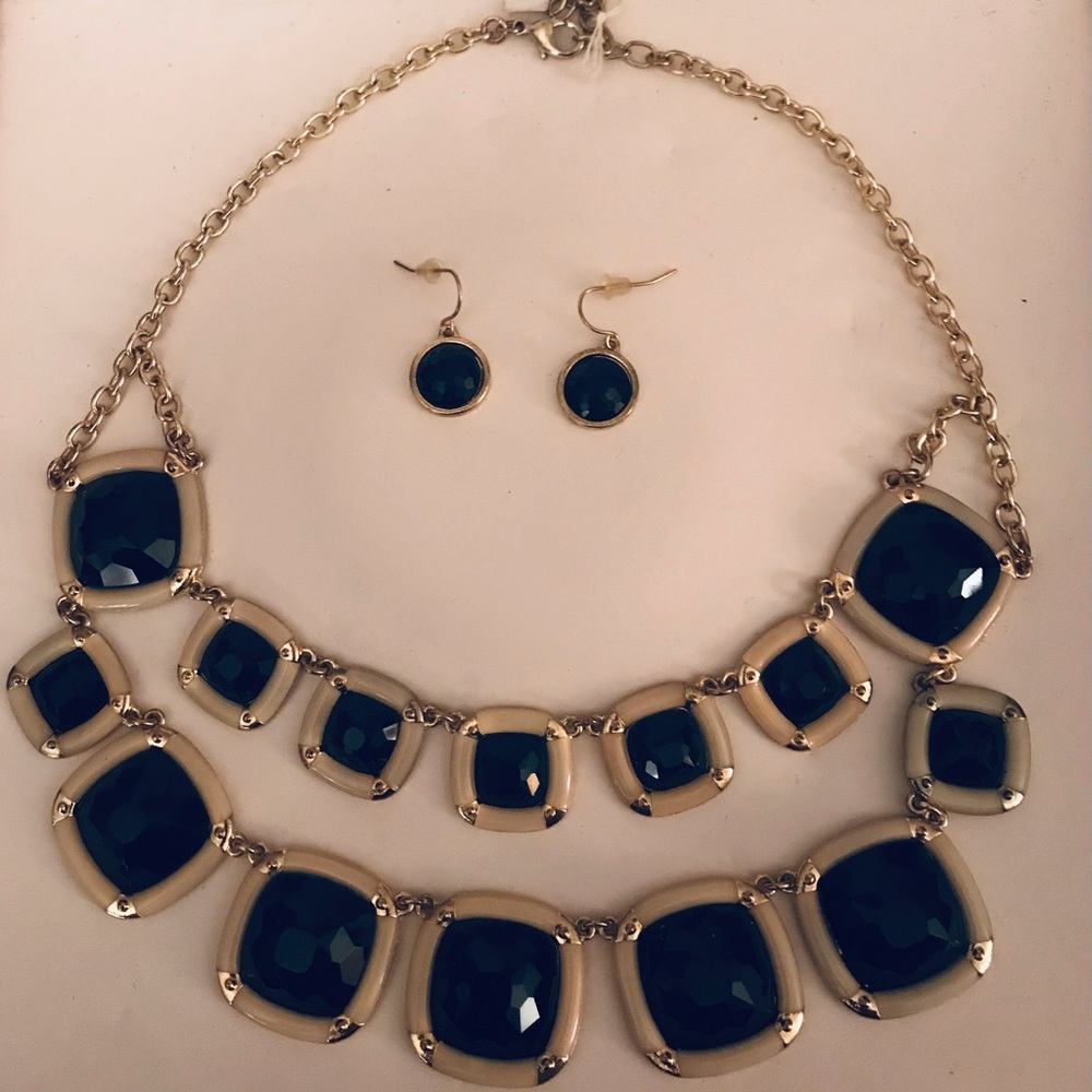 NEW LADIES NECKLACE AND MATCHING EARRINGS